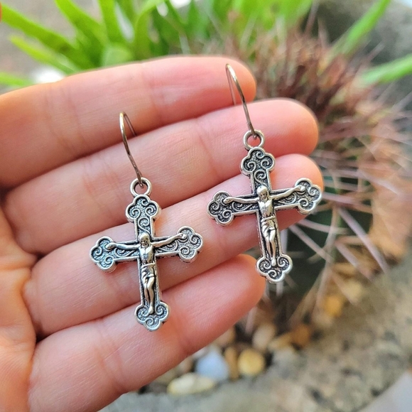 New Pair of Ornate Crucifix Cross Earrings - Picture 2 of 8